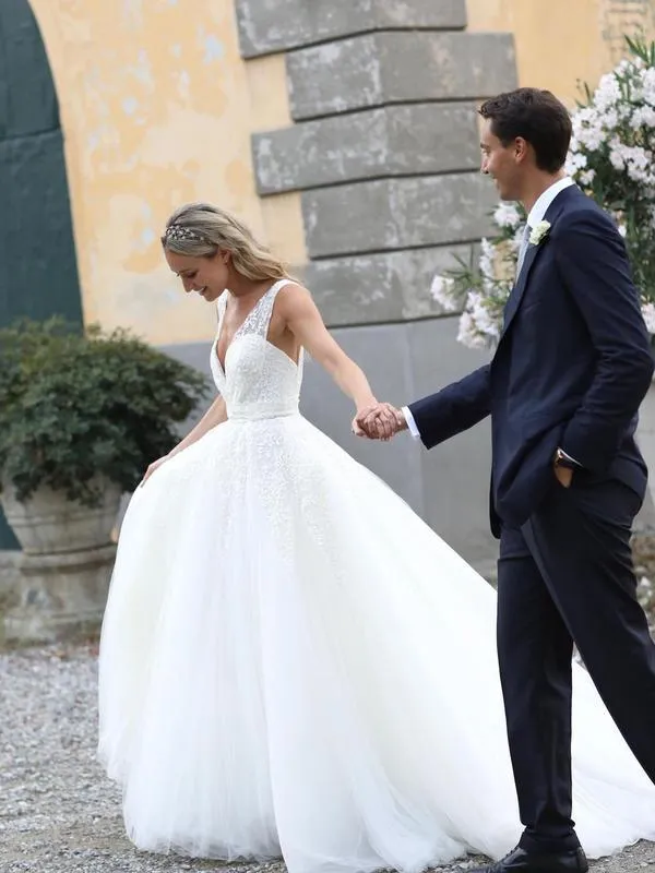 A-Line  Sequins Lace V-Neck Neckline Chapel Train Wedding Dresses TN271