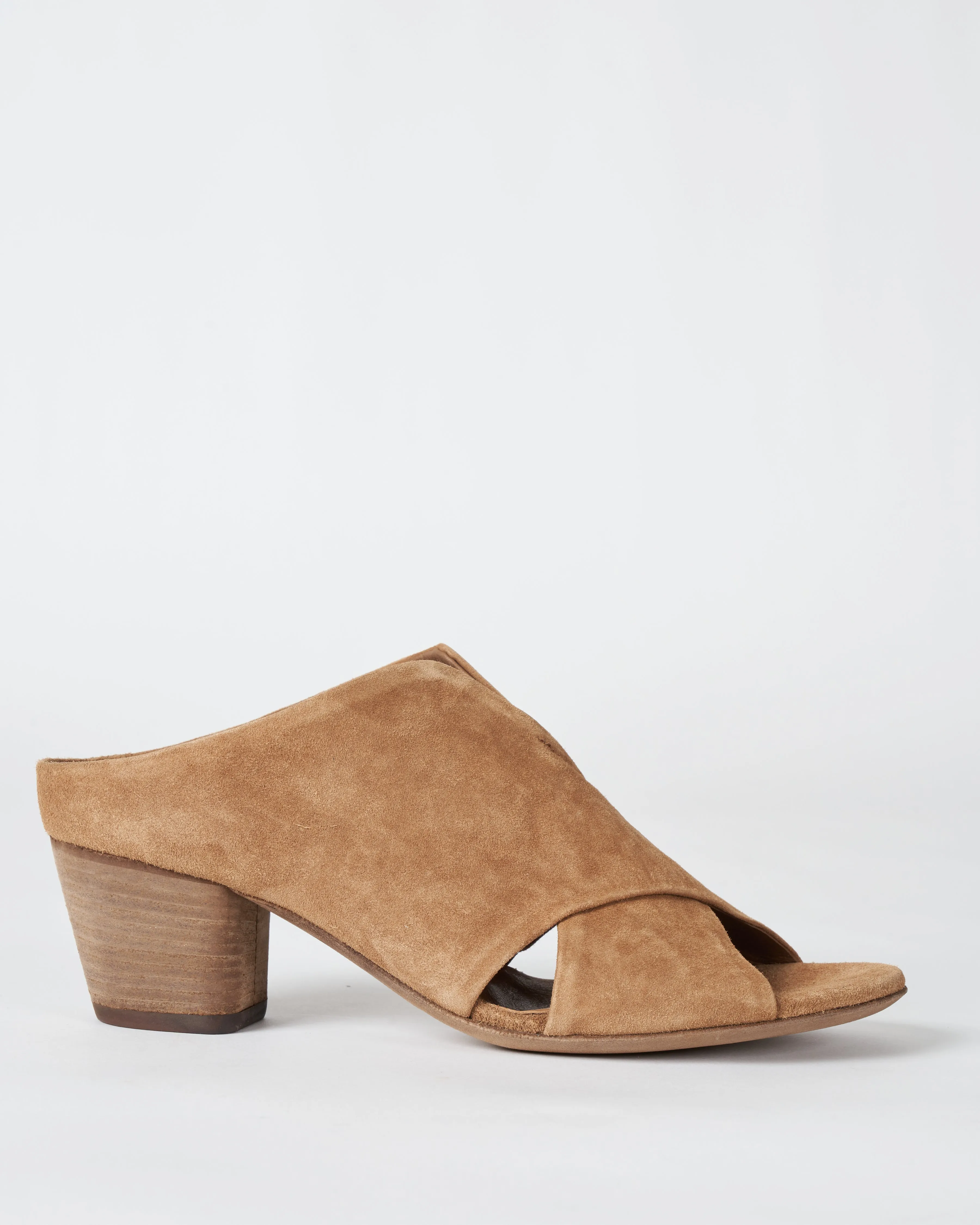 adele mule - oliver almond
