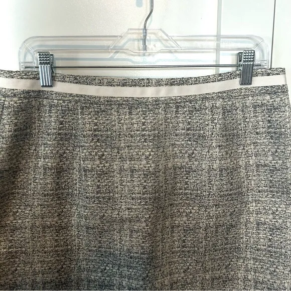 Boden Women's Cream and Gold Metallic Tweed Pencil Skirt in Size 10R