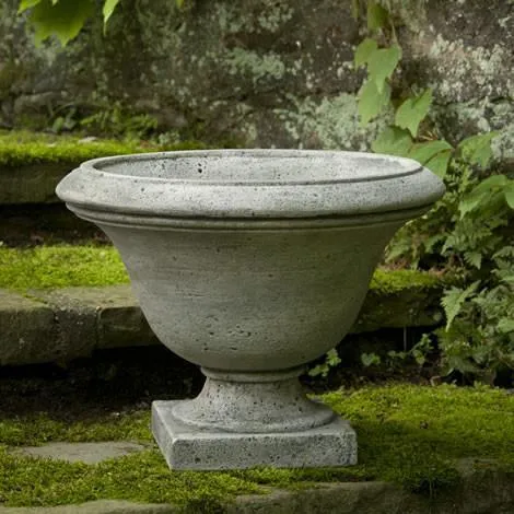 Campania Moreland Urn