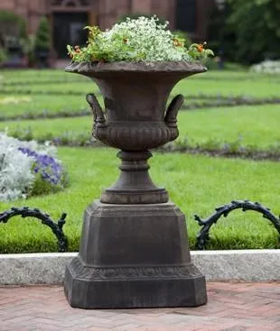 Campania Smithsonian Egg & Dart Pedestal