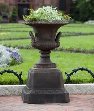 Campania Smithsonian Egg & Dart Pedestal