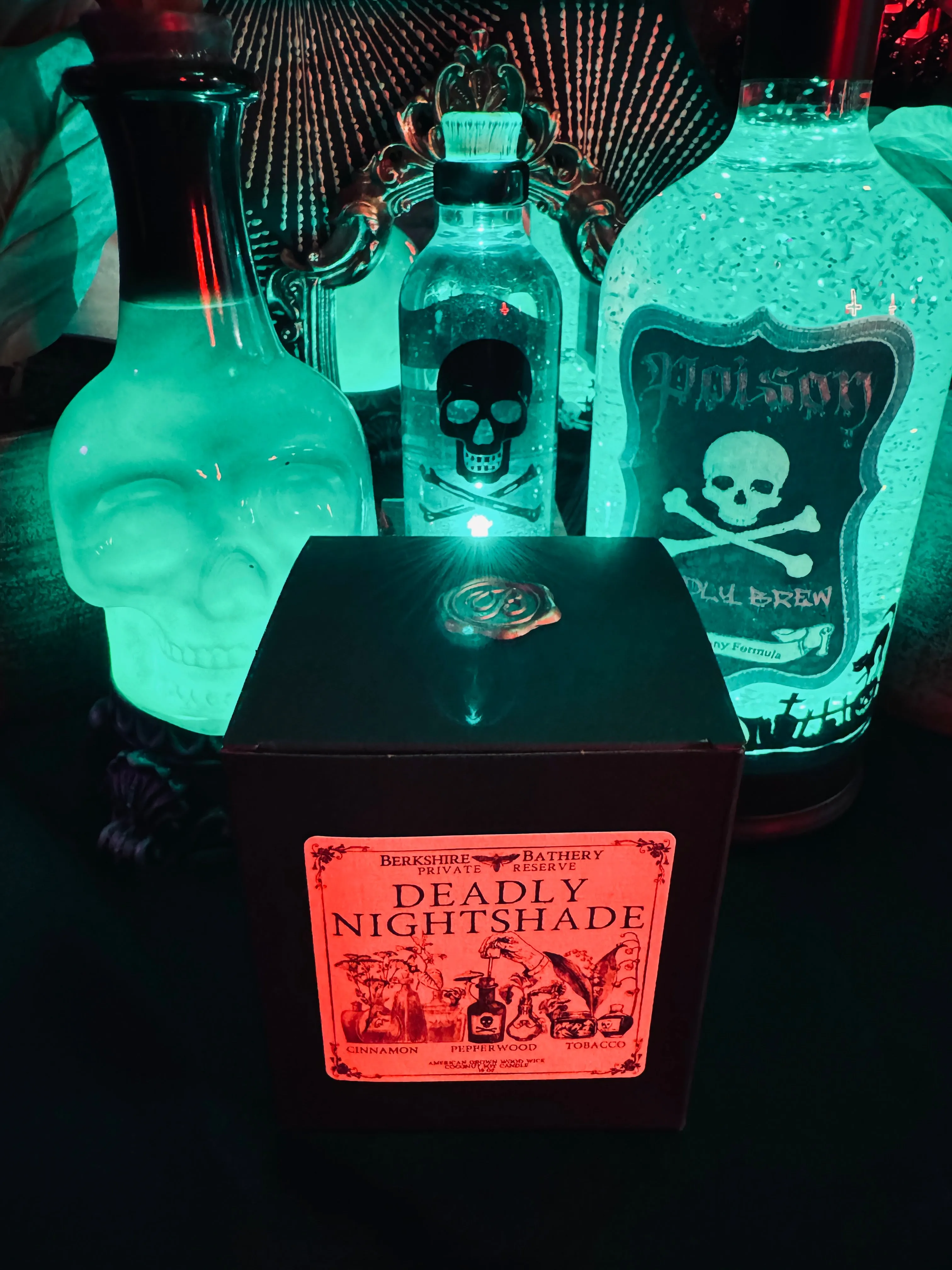 DEADLY NIGHTSHADE | Spicy   Woody - 16oz Wood Wick Candle