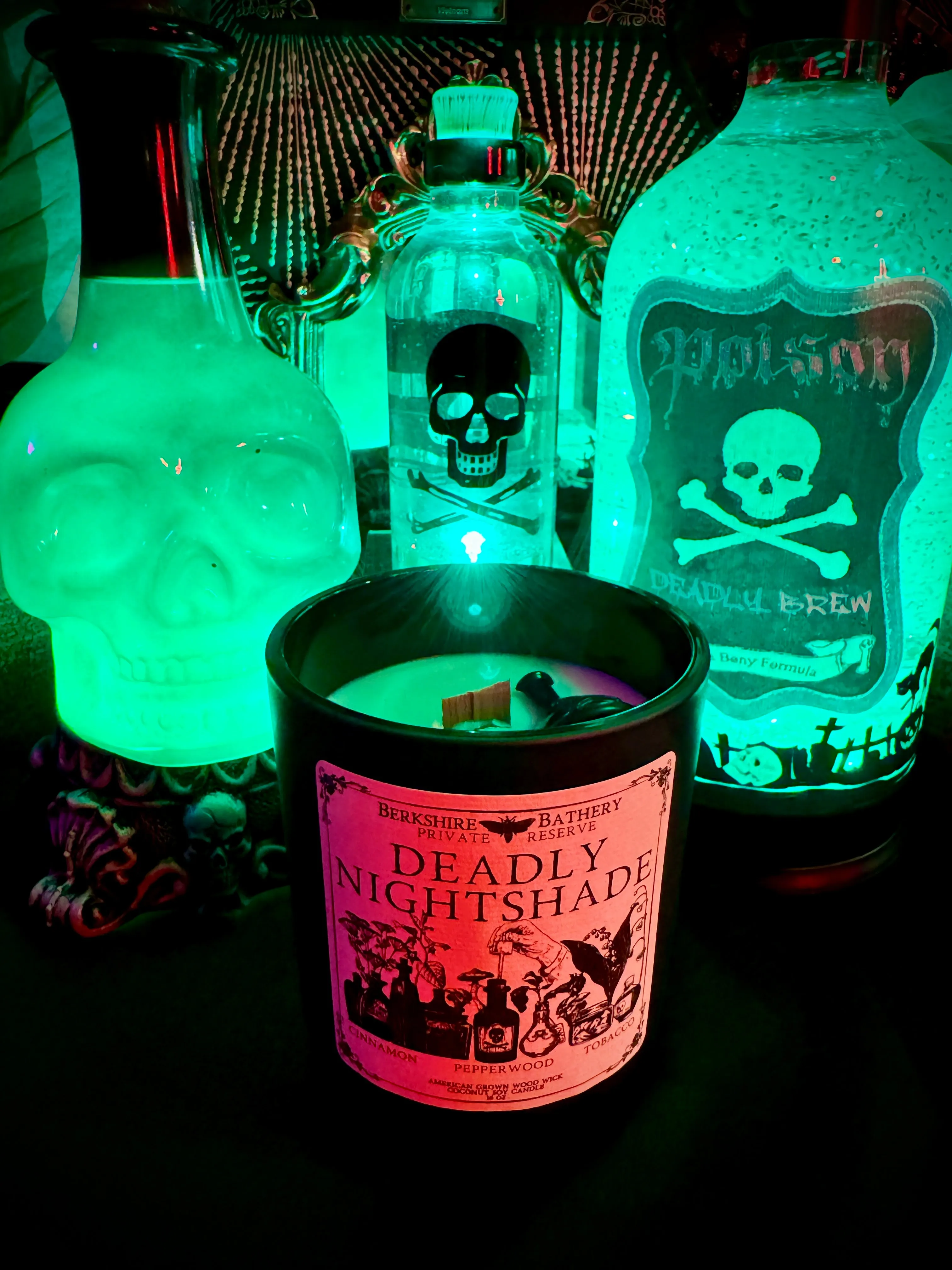DEADLY NIGHTSHADE | Spicy   Woody - 16oz Wood Wick Candle