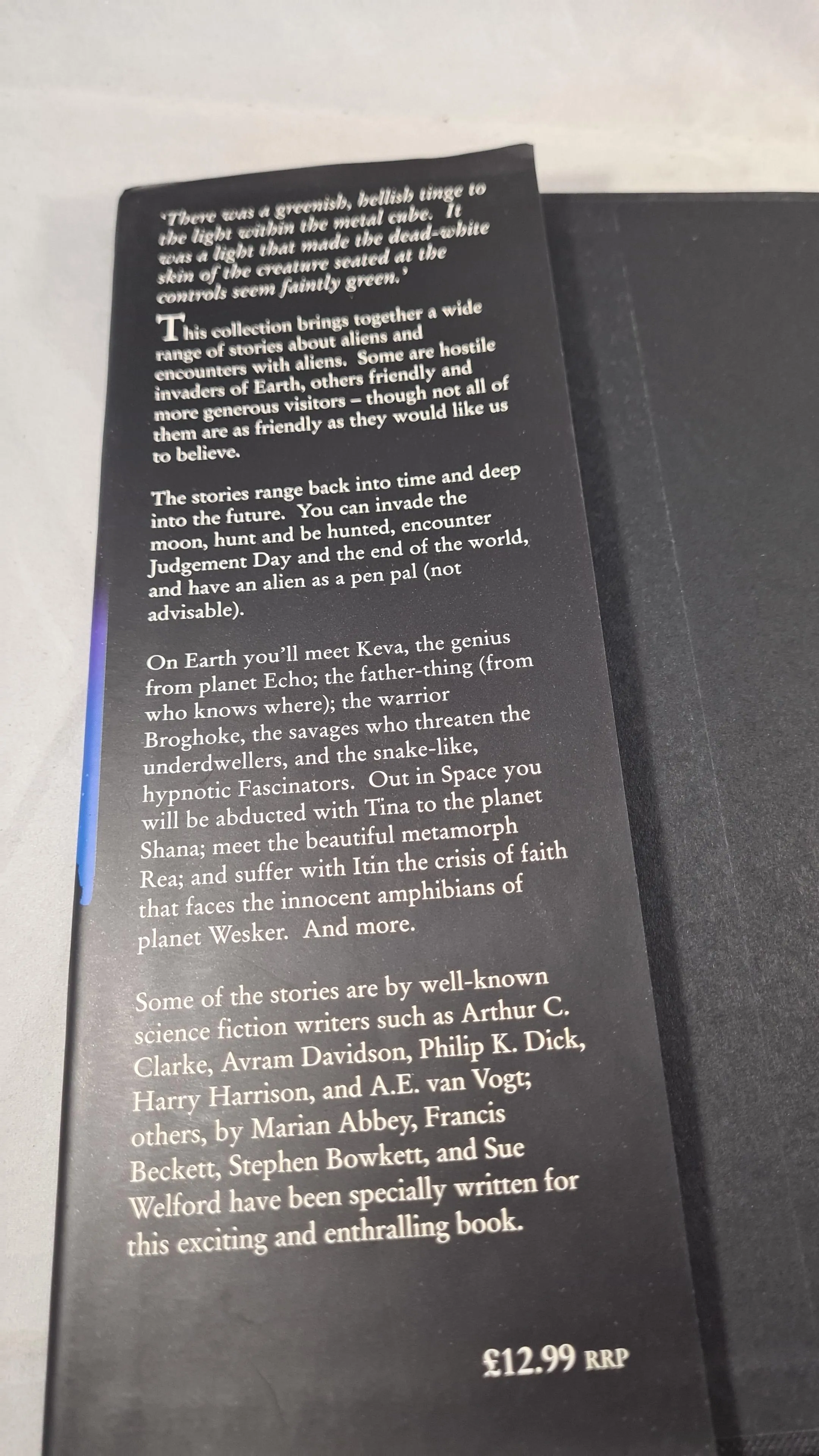 Dennis Pepper - The Young Oxford Book of Aliens, Oxford University, 1998, First Edition
