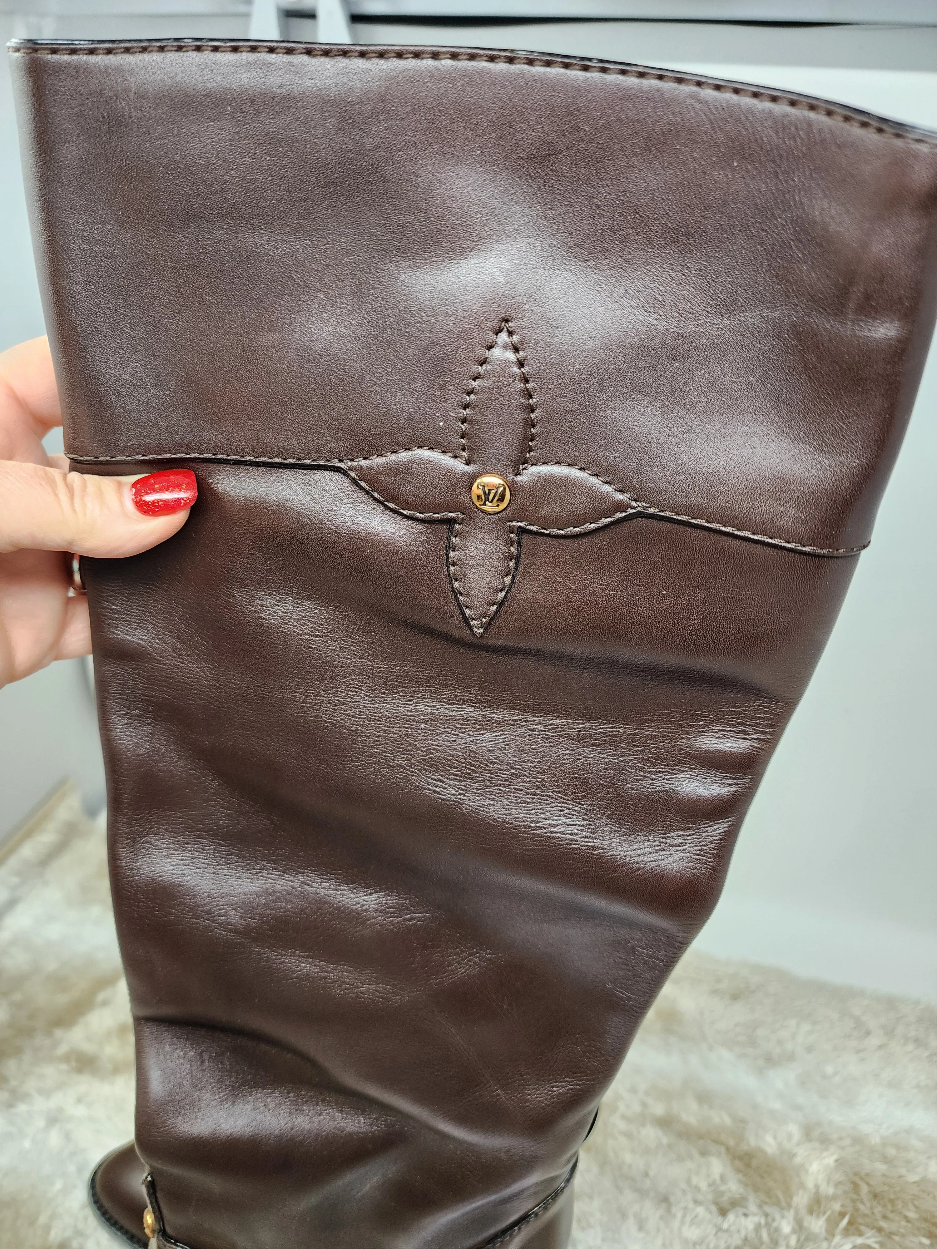 LOUIS VUITTON BROWN KNEE HIGH TALL LOGO LEATHER BOOTS - SIZE 41