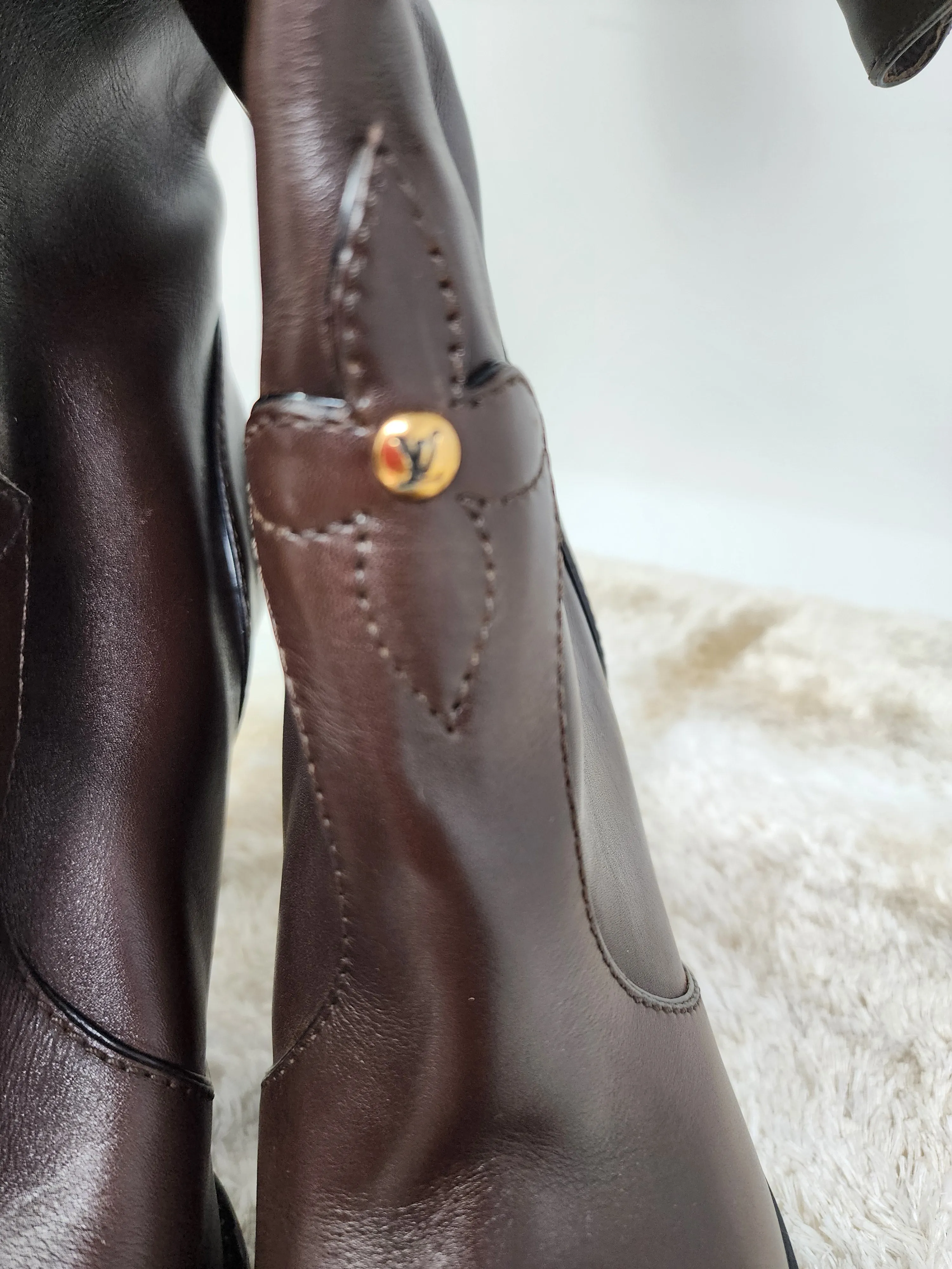 LOUIS VUITTON BROWN KNEE HIGH TALL LOGO LEATHER BOOTS - SIZE 41