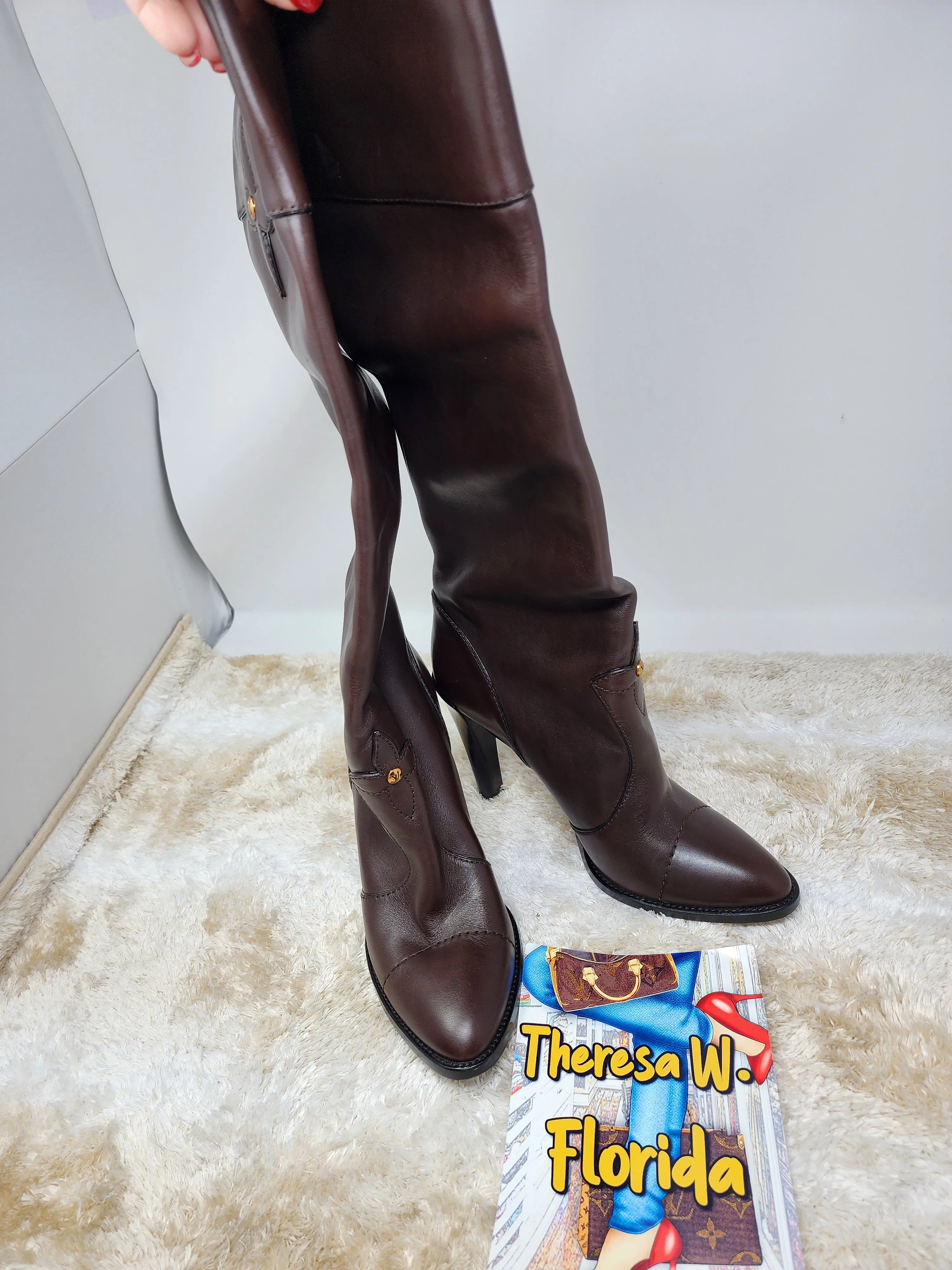 LOUIS VUITTON BROWN KNEE HIGH TALL LOGO LEATHER BOOTS - SIZE 41