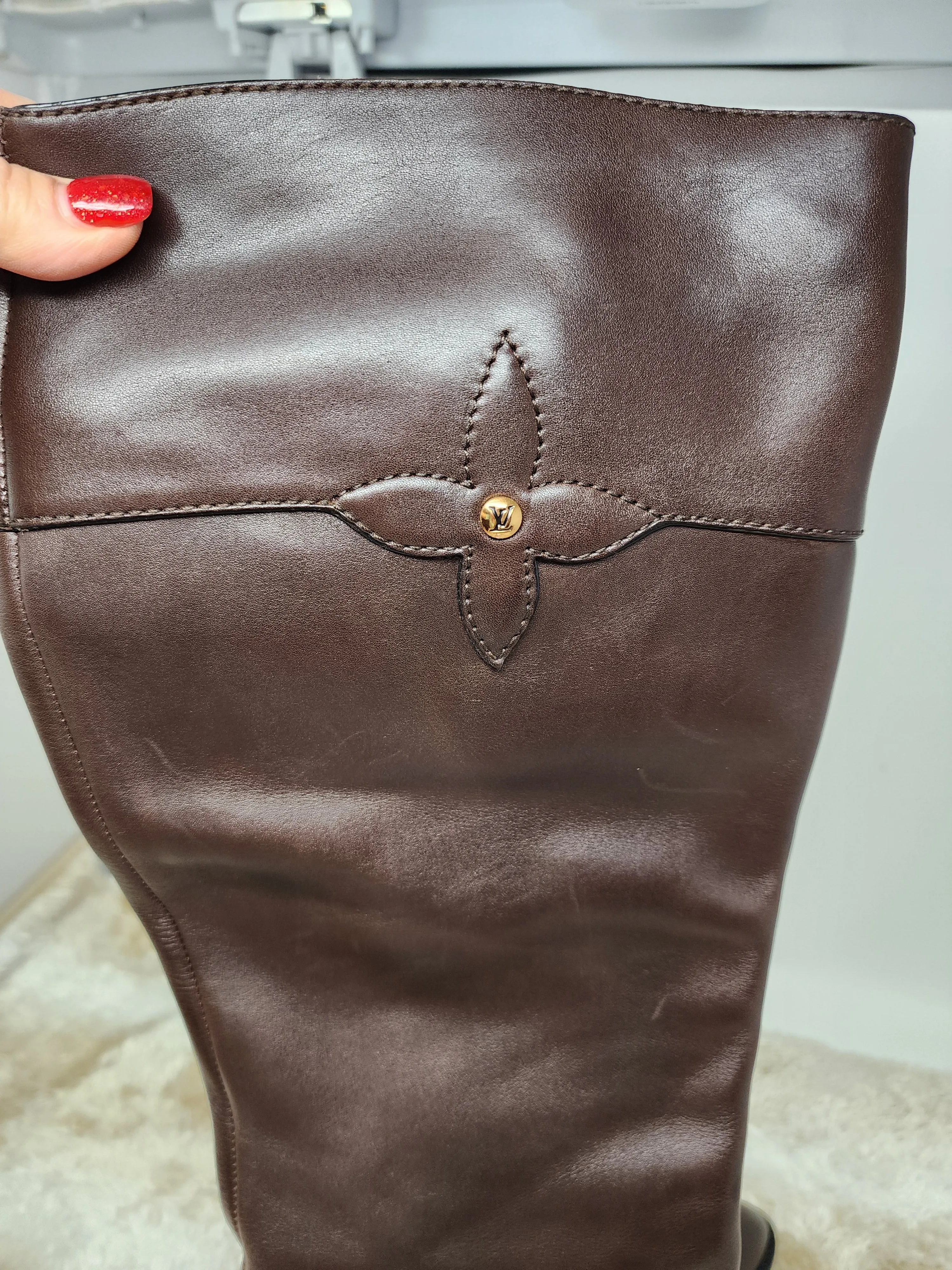 LOUIS VUITTON BROWN KNEE HIGH TALL LOGO LEATHER BOOTS - SIZE 41