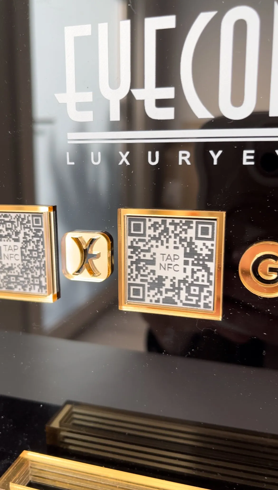 (NFC) 5 in 1 - Rectangle 3 QR codes, Logo, Card Holder   Oval