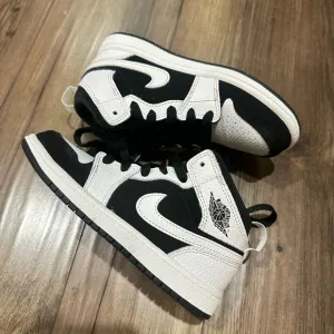 NIKE AIR JORDAN shoes for little kids. New without tag.
