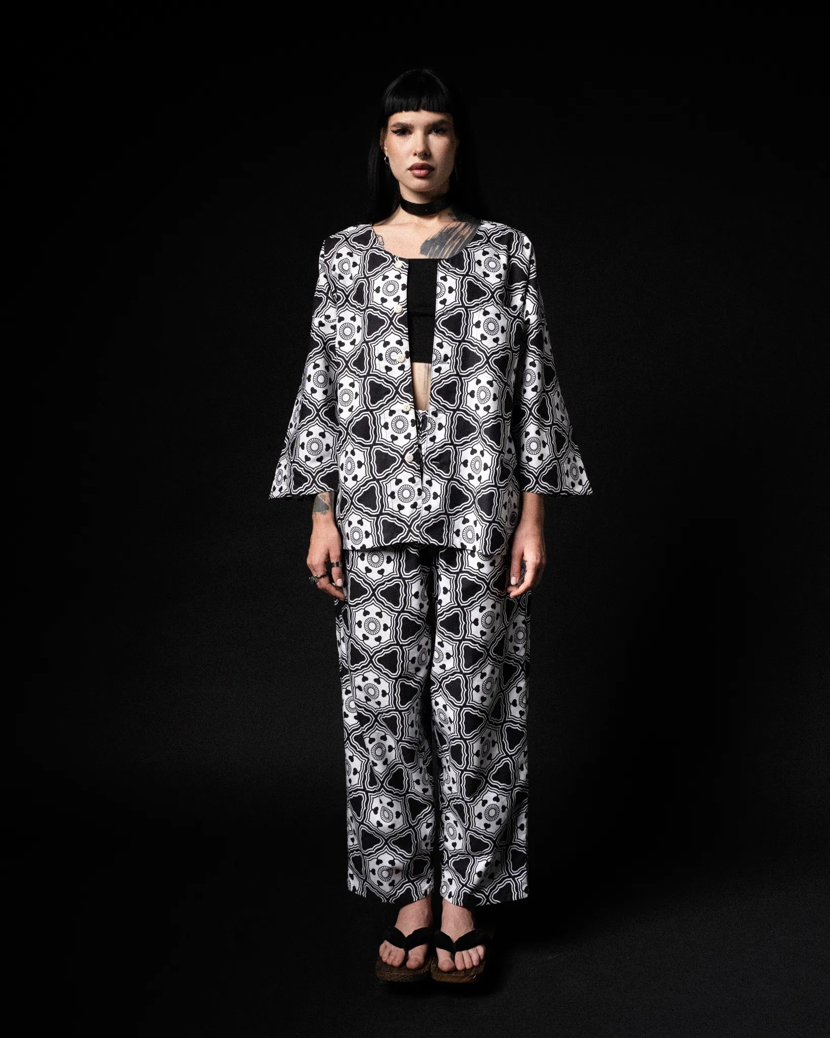 [UNISEX] GOTCH SCROW ART X LOCO MOSQUITO JINJYA TRIBAL SHIRT
