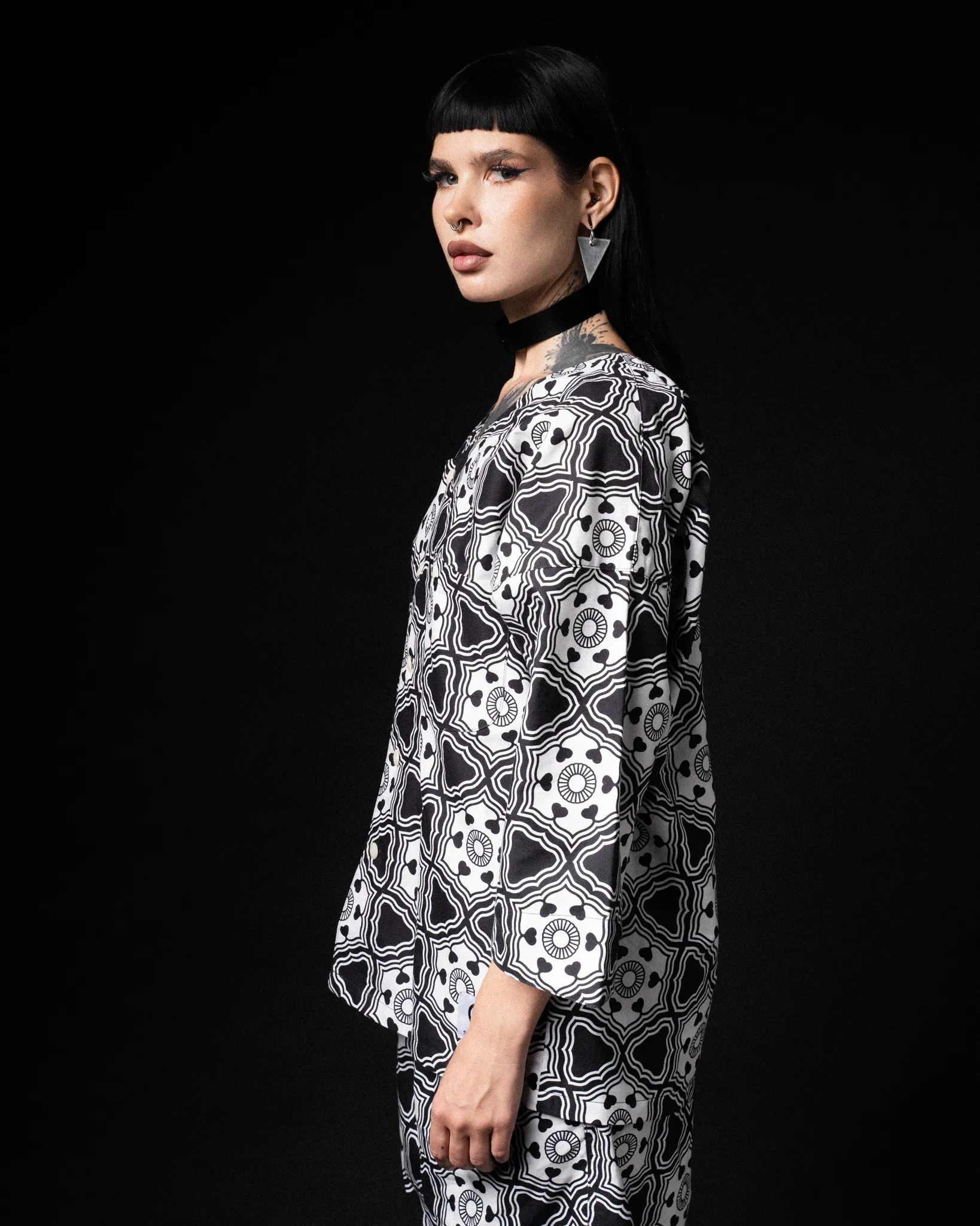 [UNISEX] GOTCH SCROW ART X LOCO MOSQUITO JINJYA TRIBAL SHIRT