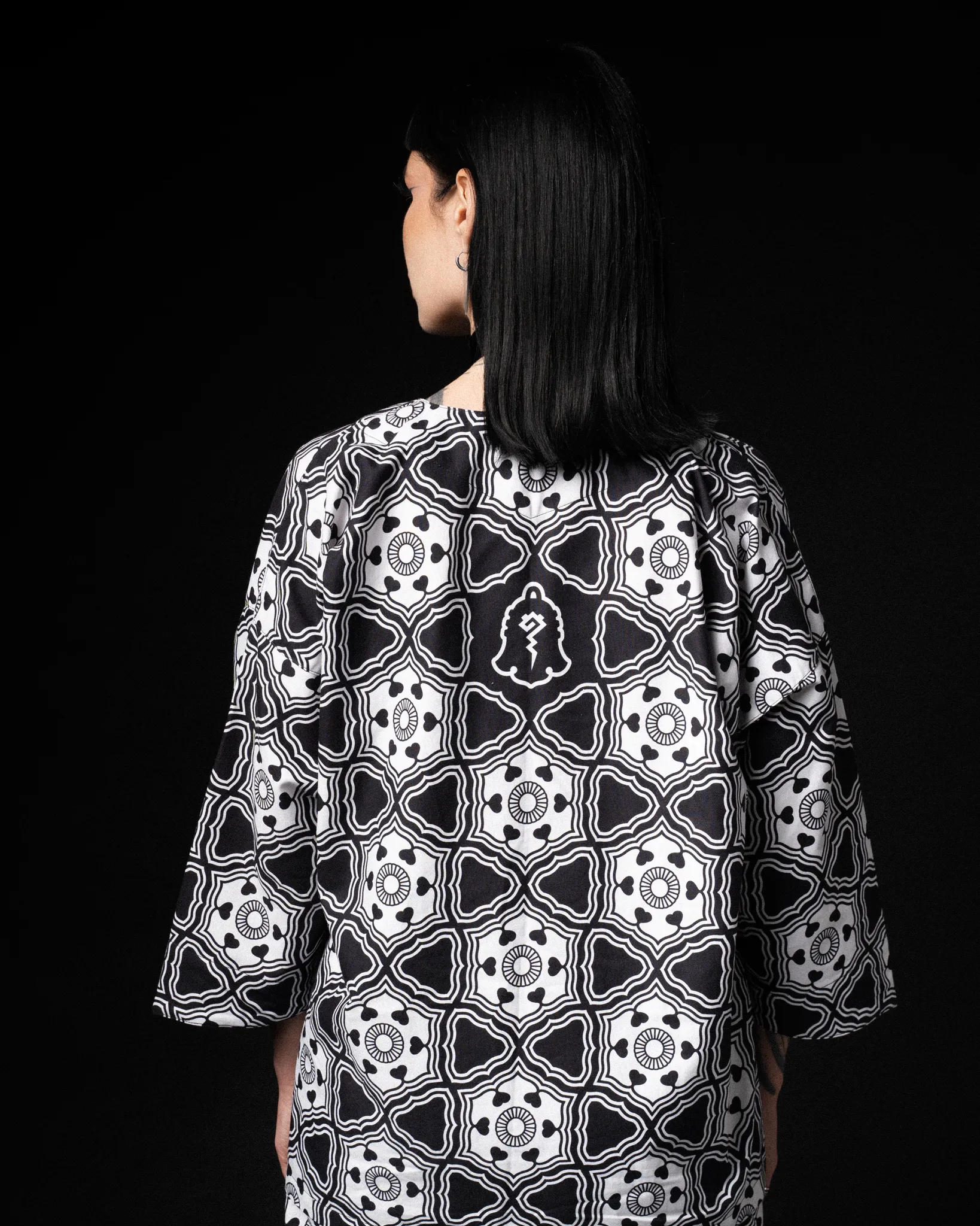 [UNISEX] GOTCH SCROW ART X LOCO MOSQUITO JINJYA TRIBAL SHIRT