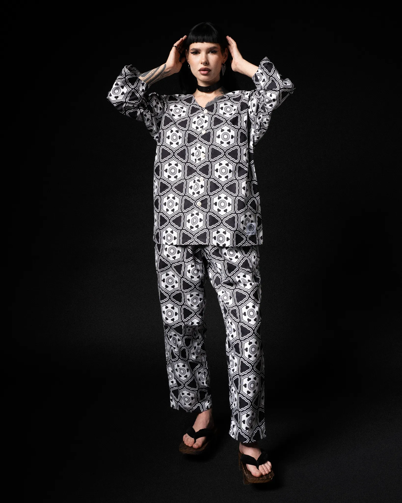 [UNISEX] GOTCH SCROW ART X LOCO MOSQUITO JINJYA TRIBAL SHIRT