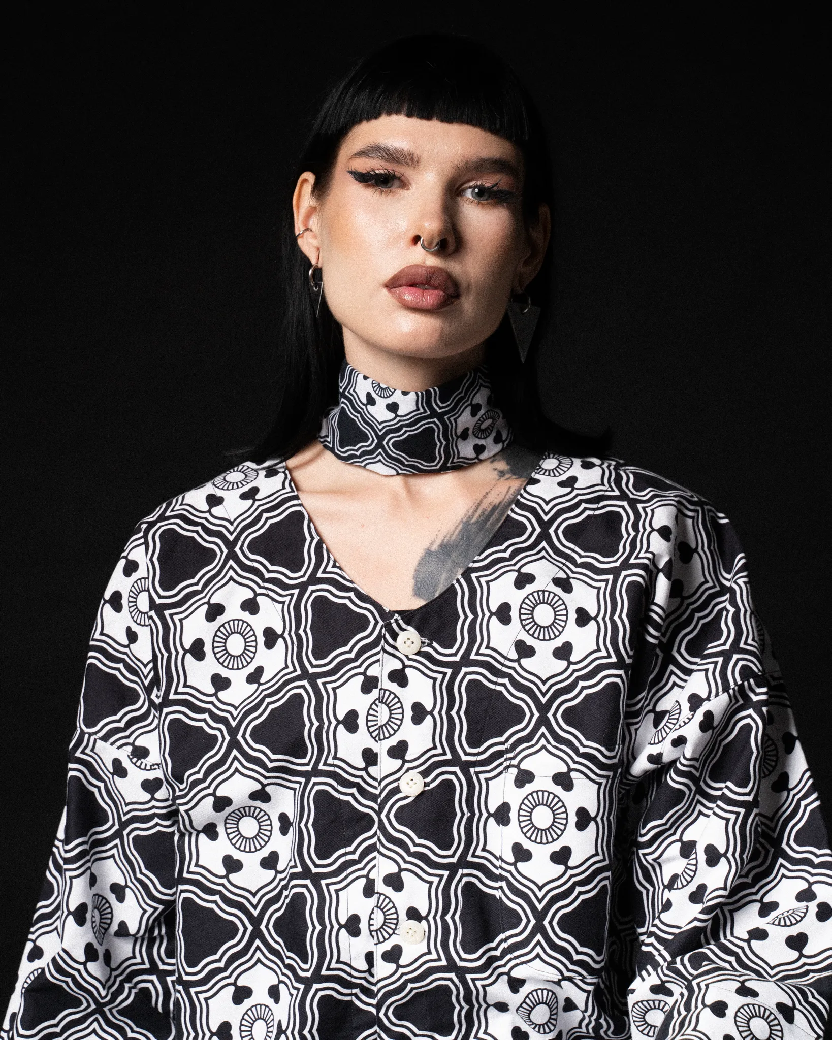 [UNISEX] GOTCH SCROW ART X LOCO MOSQUITO JINJYA TRIBAL SHIRT