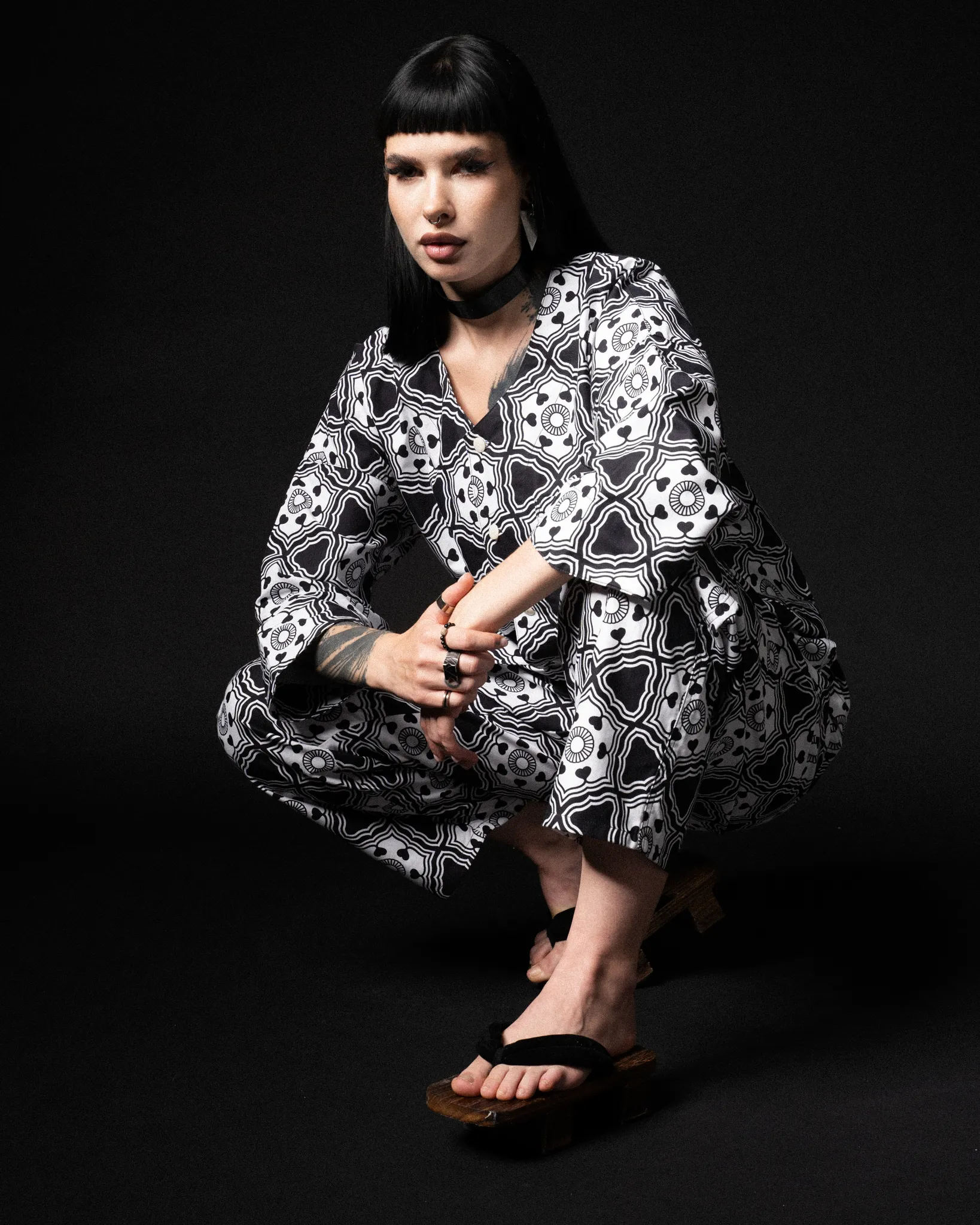 [UNISEX] GOTCH SCROW ART X LOCO MOSQUITO JINJYA TRIBAL SHIRT