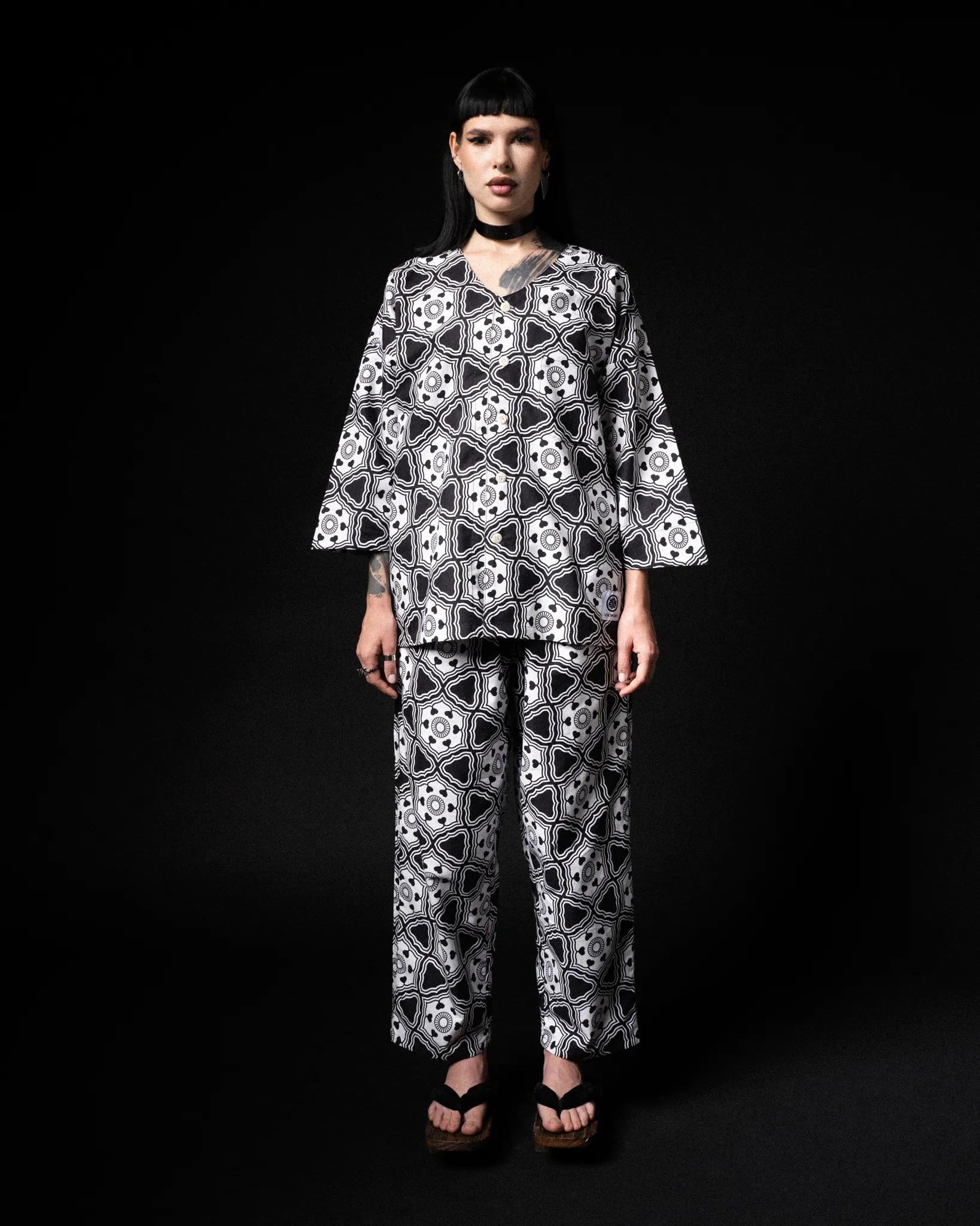[UNISEX] GOTCH SCROW ART X LOCO MOSQUITO JINJYA TRIBAL SHIRT