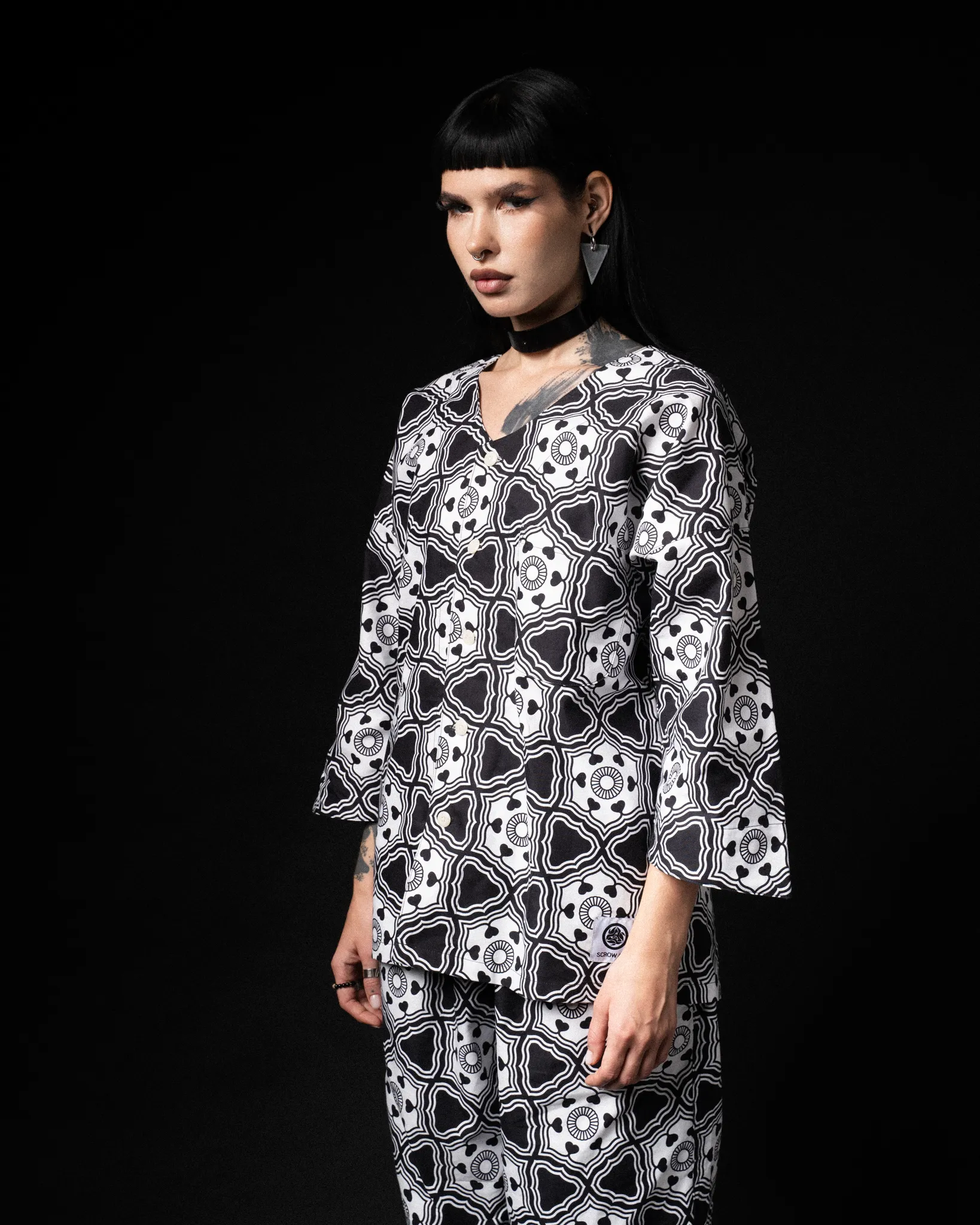 [UNISEX] GOTCH SCROW ART X LOCO MOSQUITO JINJYA TRIBAL SHIRT