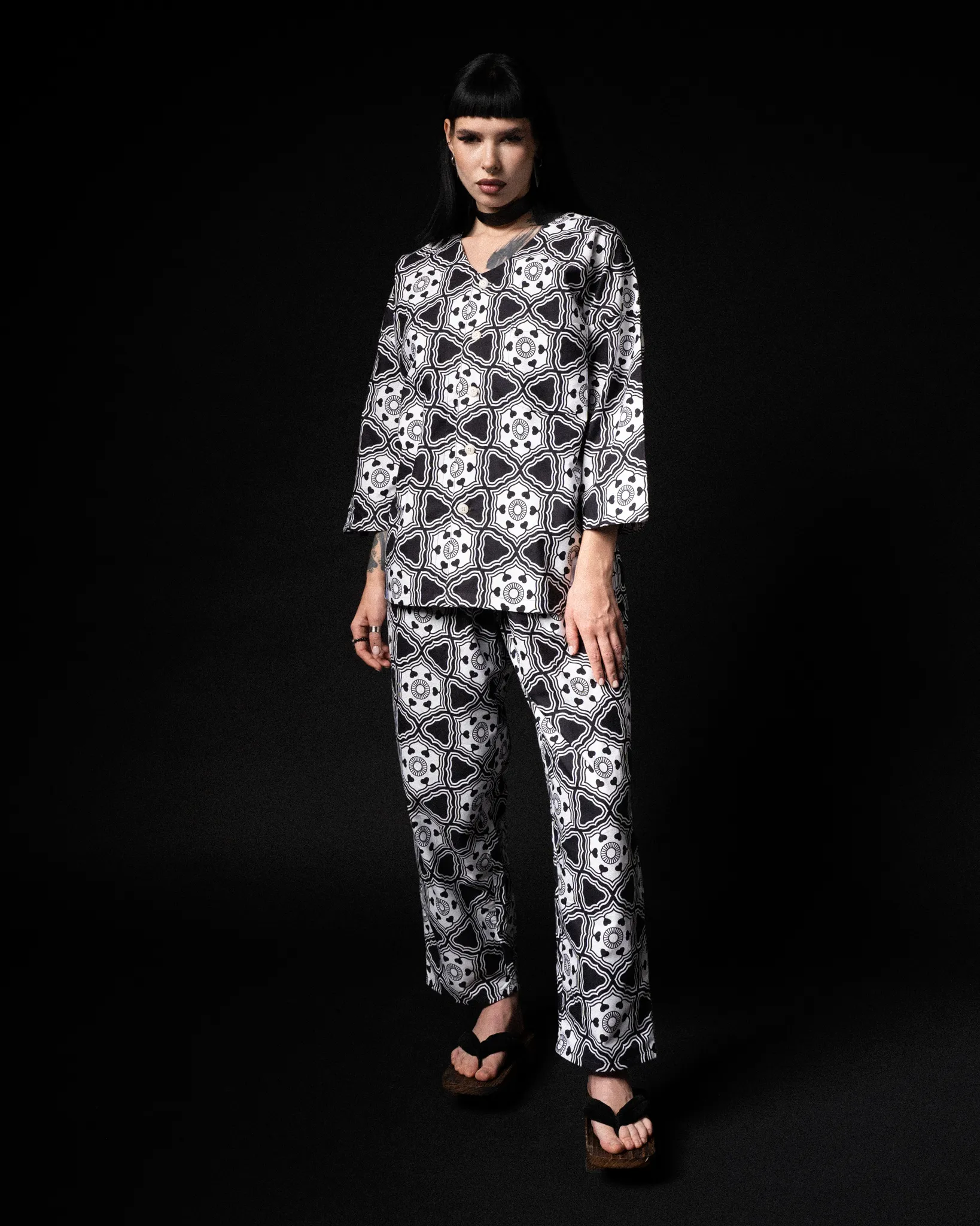 [UNISEX] GOTCH SCROW ART X LOCO MOSQUITO JINJYA TRIBAL SHIRT