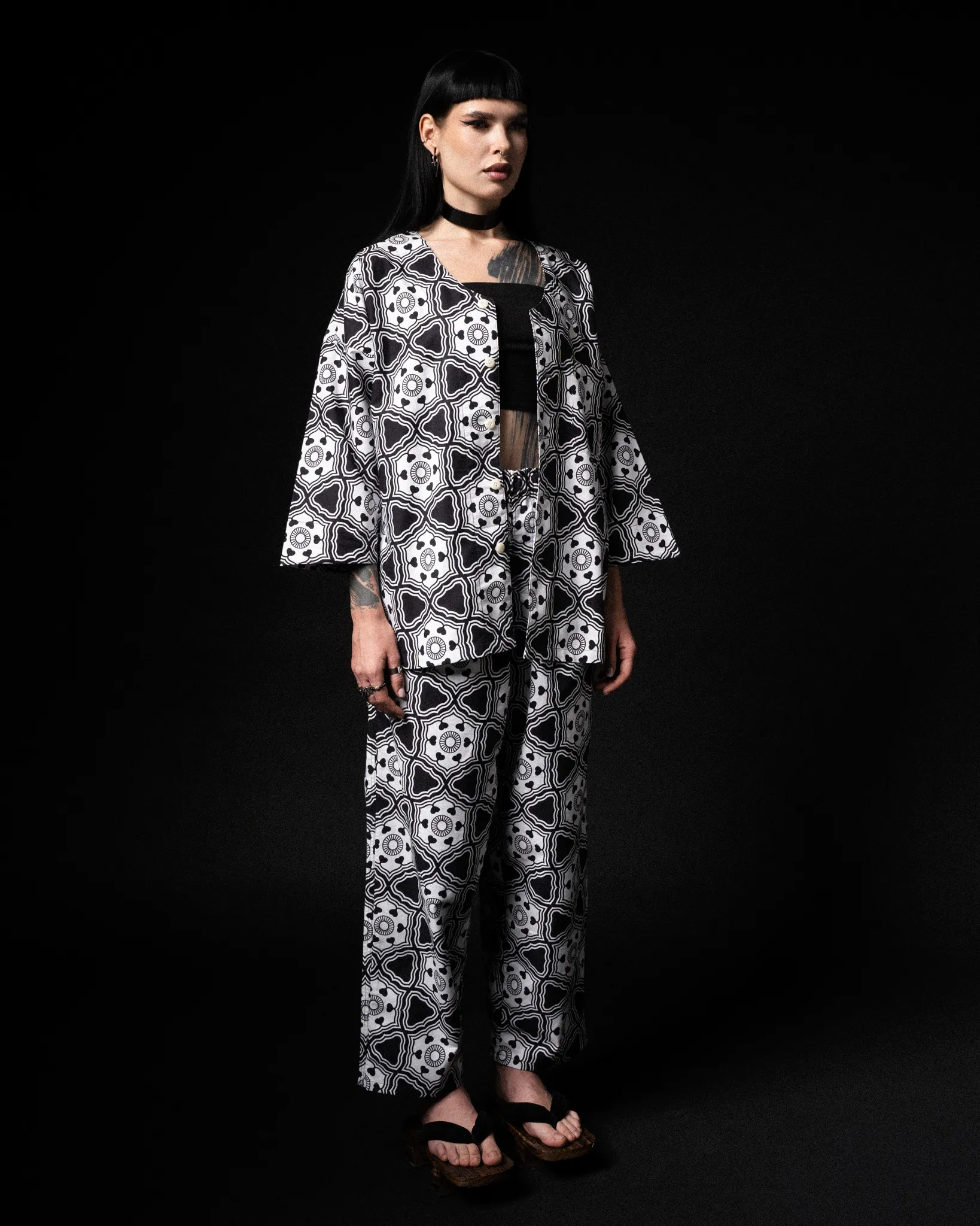 [UNISEX] GOTCH SCROW ART X LOCO MOSQUITO JINJYA TRIBAL SHIRT