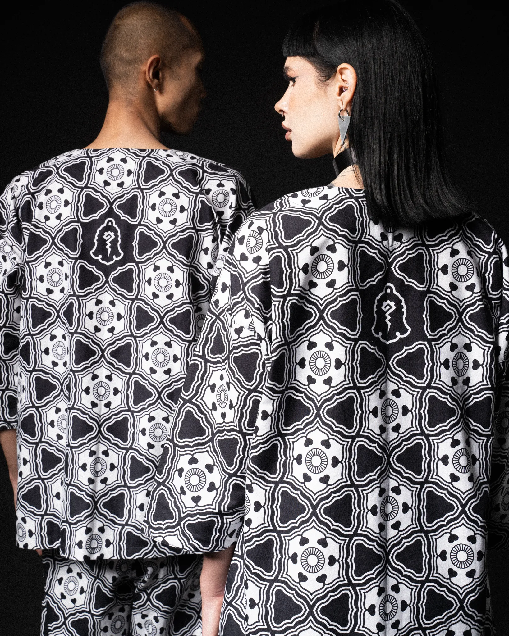 [UNISEX] GOTCH SCROW ART X LOCO MOSQUITO JINJYA TRIBAL SHIRT