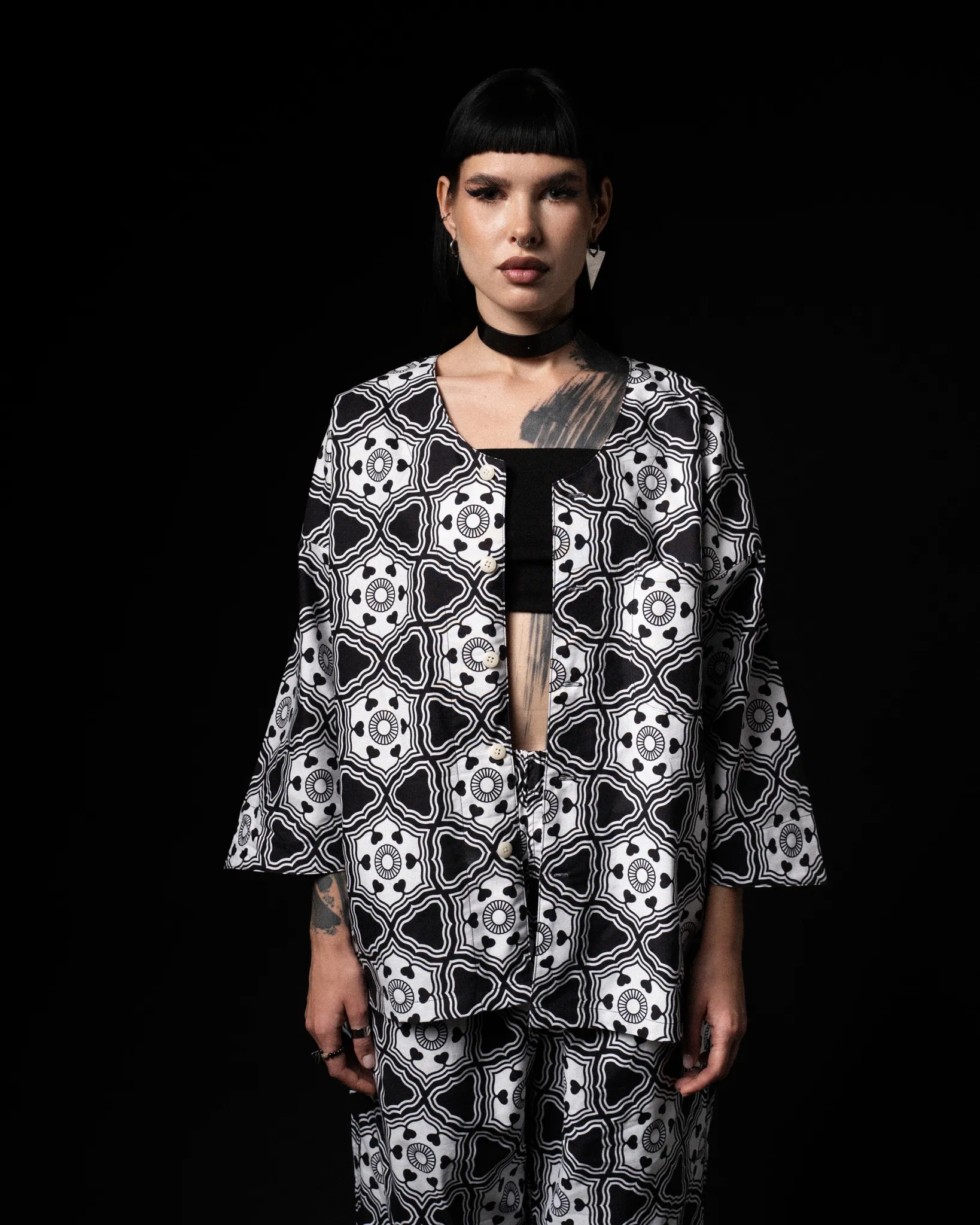 [UNISEX] GOTCH SCROW ART X LOCO MOSQUITO JINJYA TRIBAL SHIRT