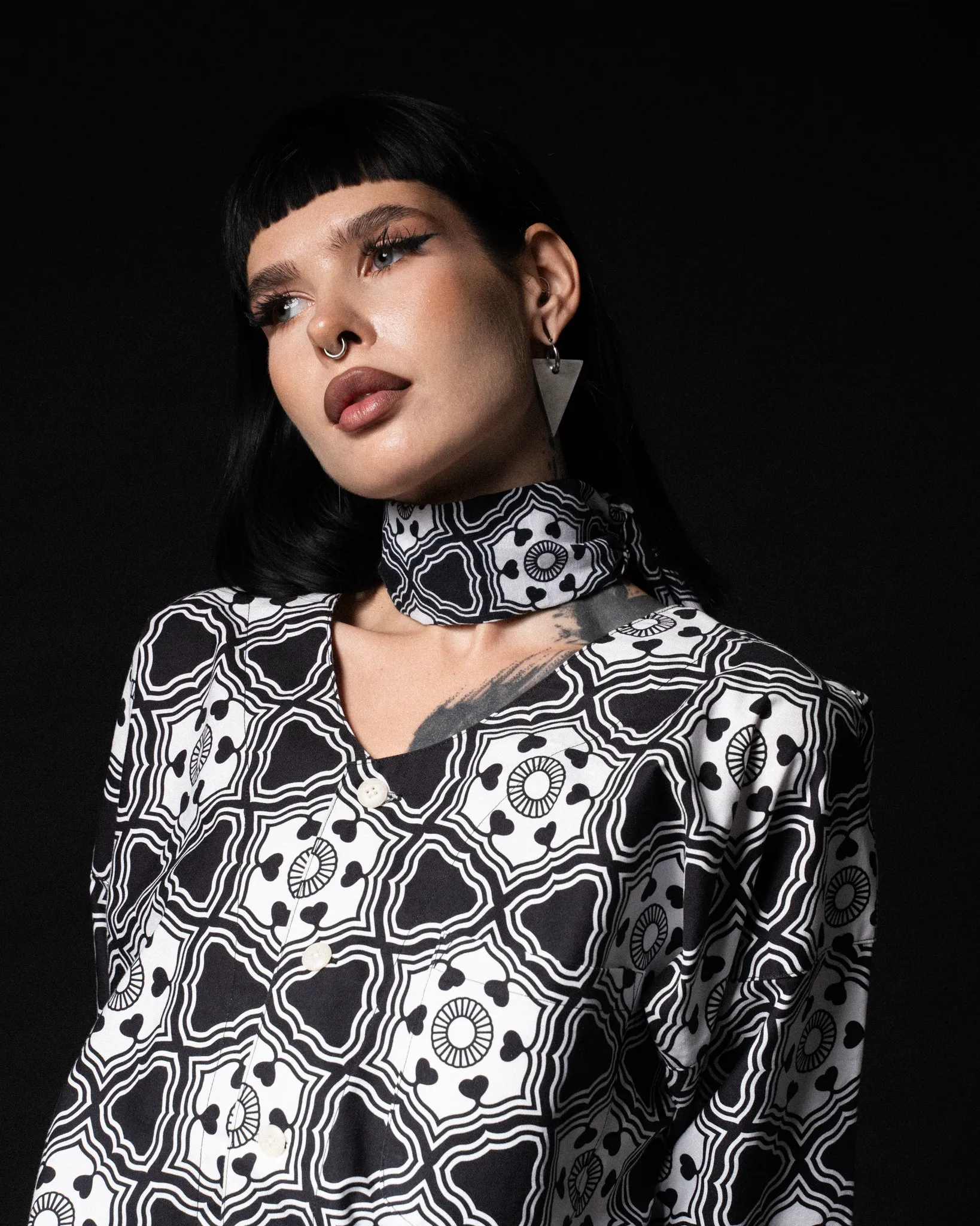 [UNISEX] GOTCH SCROW ART X LOCO MOSQUITO JINJYA TRIBAL SHIRT