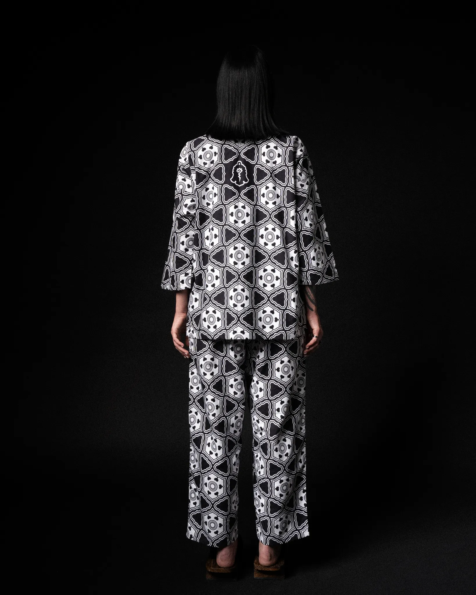 [UNISEX] GOTCH SCROW ART X LOCO MOSQUITO JINJYA TRIBAL SHIRT