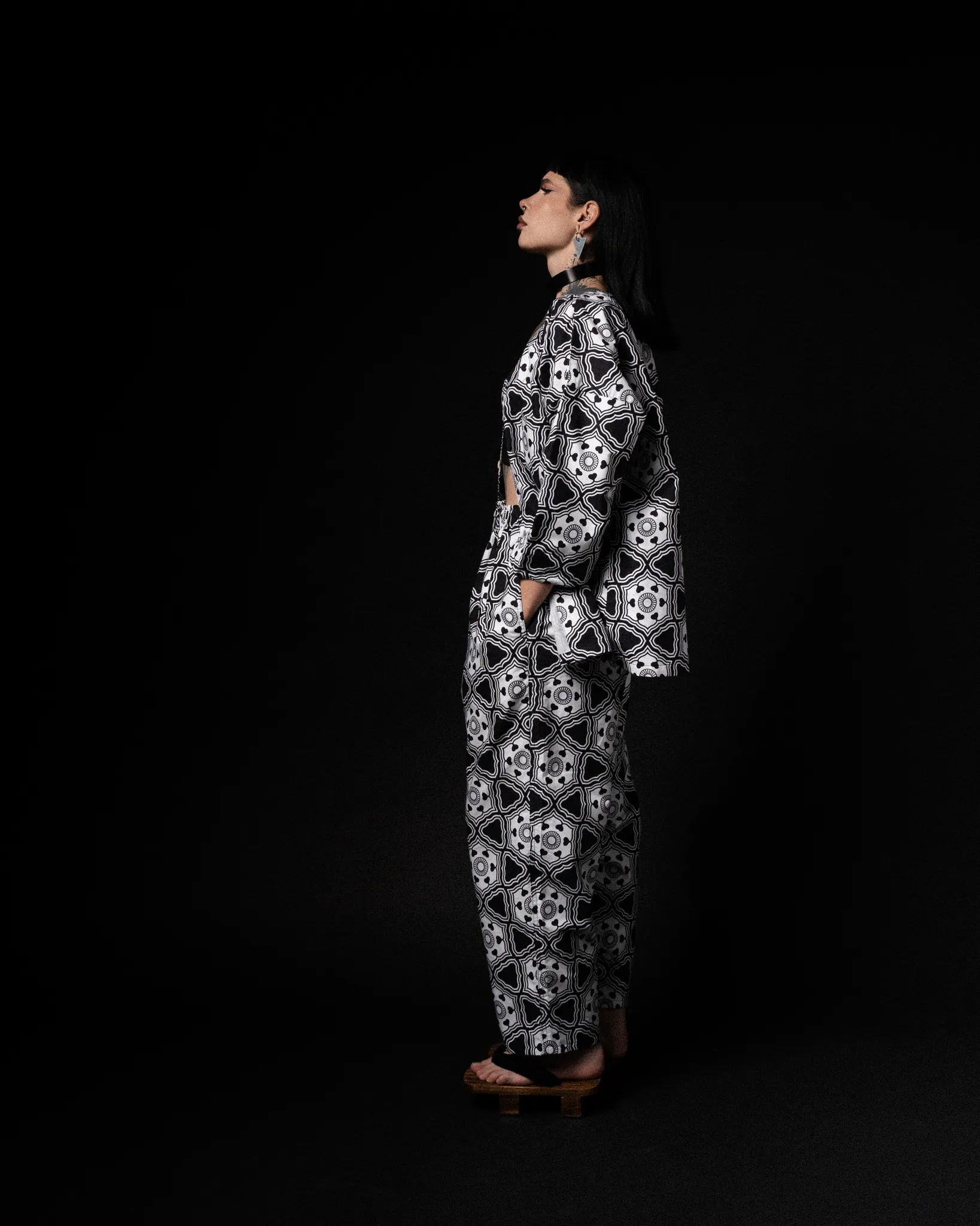 [UNISEX] GOTCH SCROW ART X LOCO MOSQUITO JINJYA TRIBAL SHIRT
