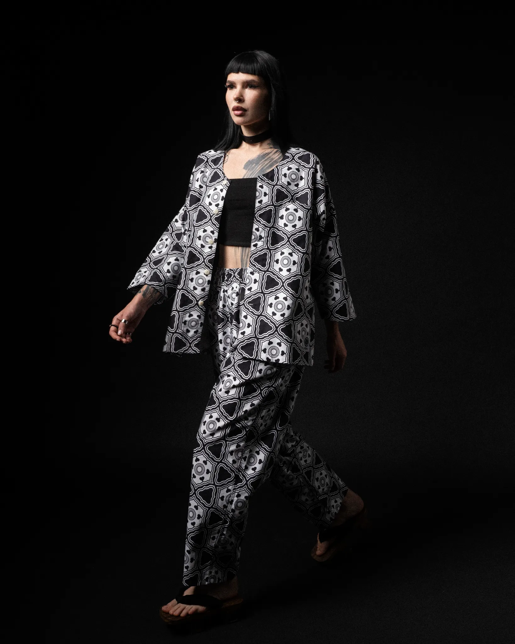 [UNISEX] GOTCH SCROW ART X LOCO MOSQUITO JINJYA TRIBAL SHIRT