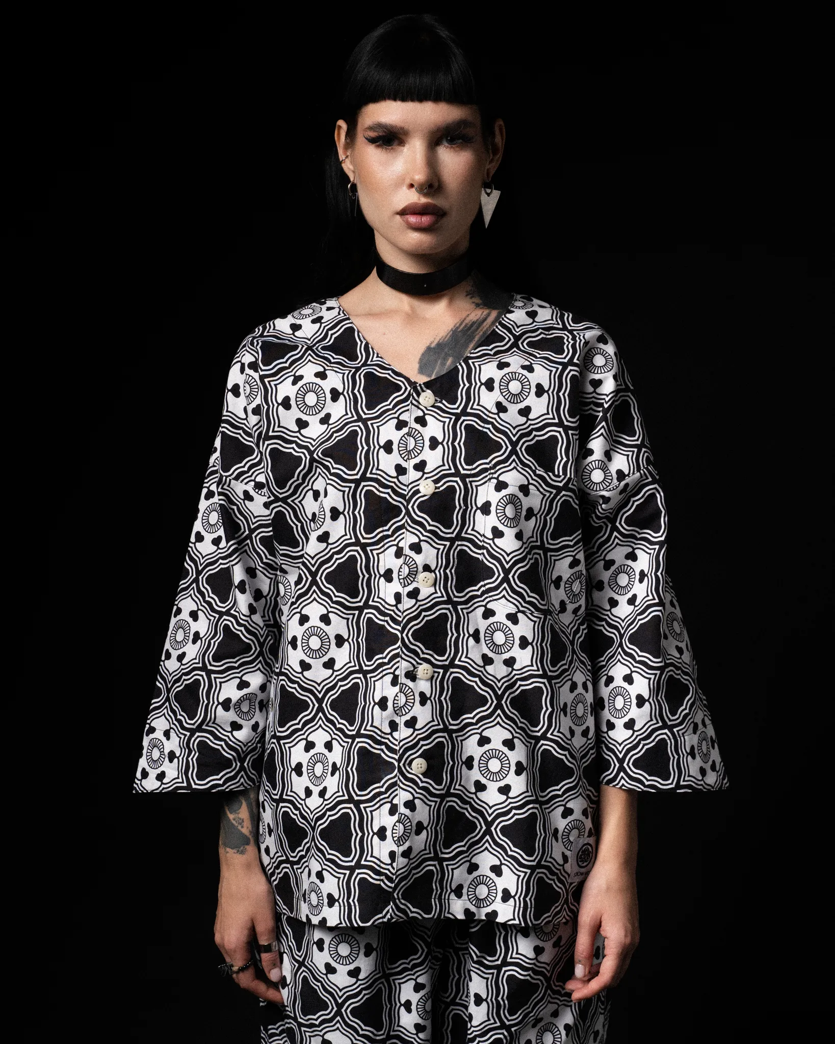 [UNISEX] GOTCH SCROW ART X LOCO MOSQUITO JINJYA TRIBAL SHIRT