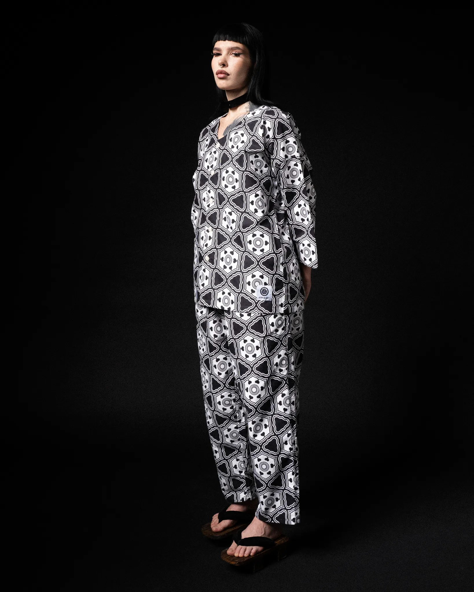 [UNISEX] GOTCH SCROW ART X LOCO MOSQUITO JINJYA TRIBAL SHIRT