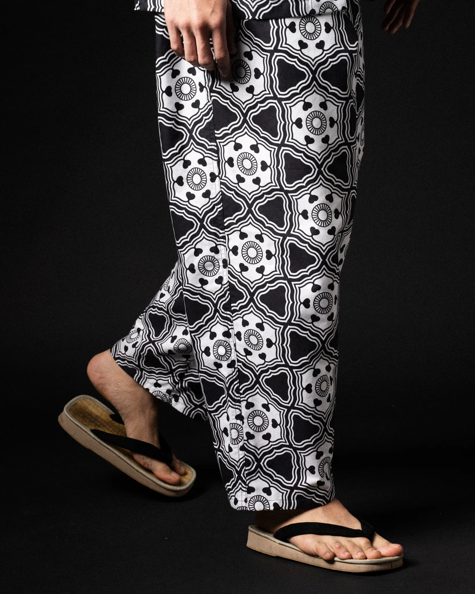 [UNISEX] GOTCH SCROW ART X LOCO MOSQUITO JINJYA TRIBAL TROUSERS